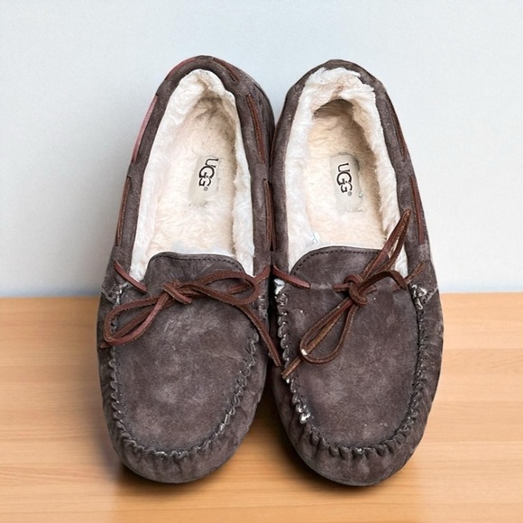 UGG Women's Dakota Moccasin in Expresso Size 8 - Picture 5 of 15